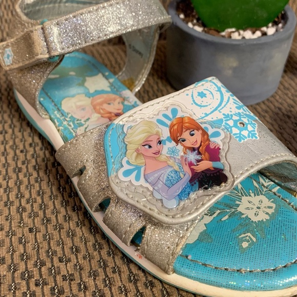 Disney Frozen light up sandals - Picture 3 of 10